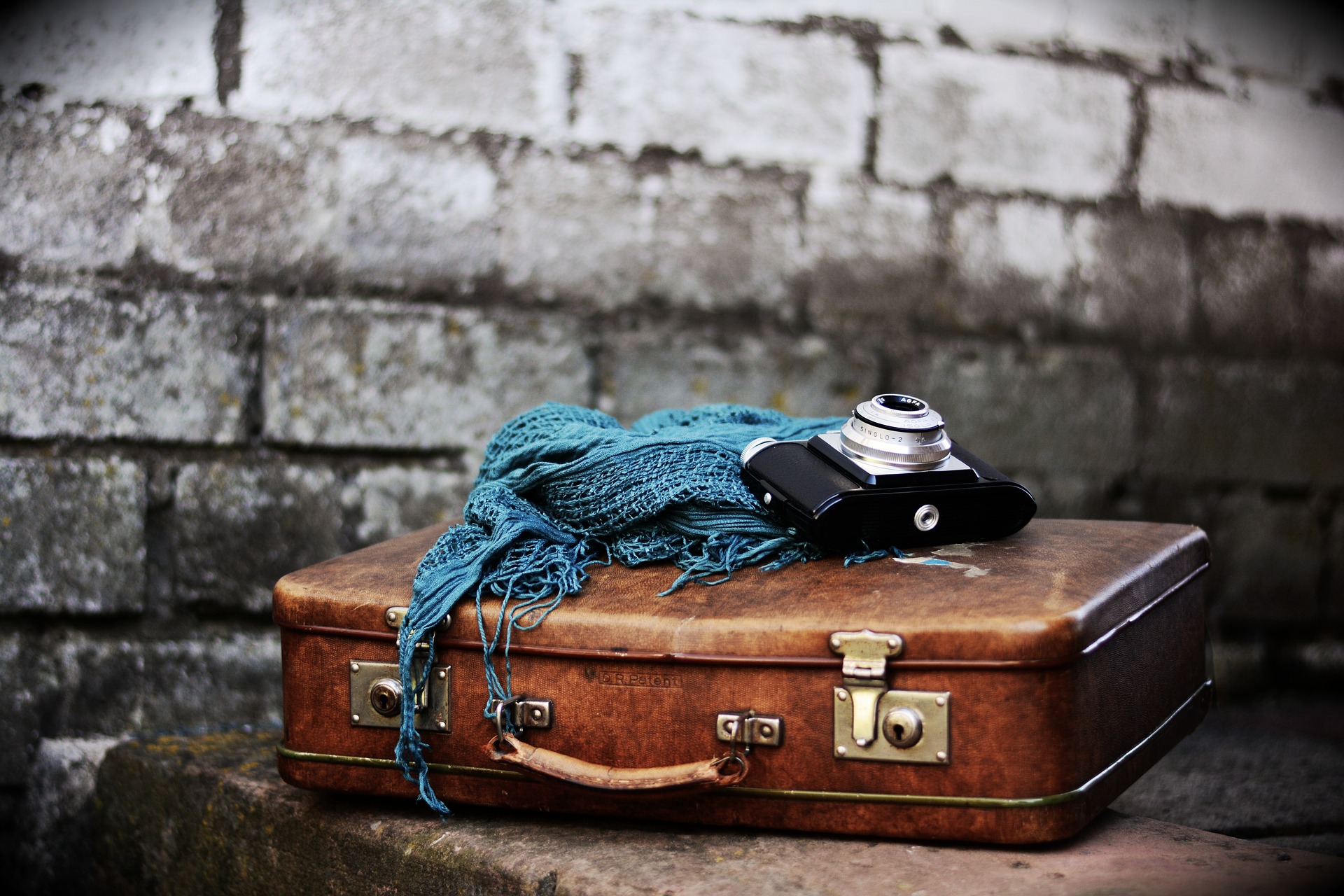 Luggage 2420324 - image by congerdesign @ pixabay.com
