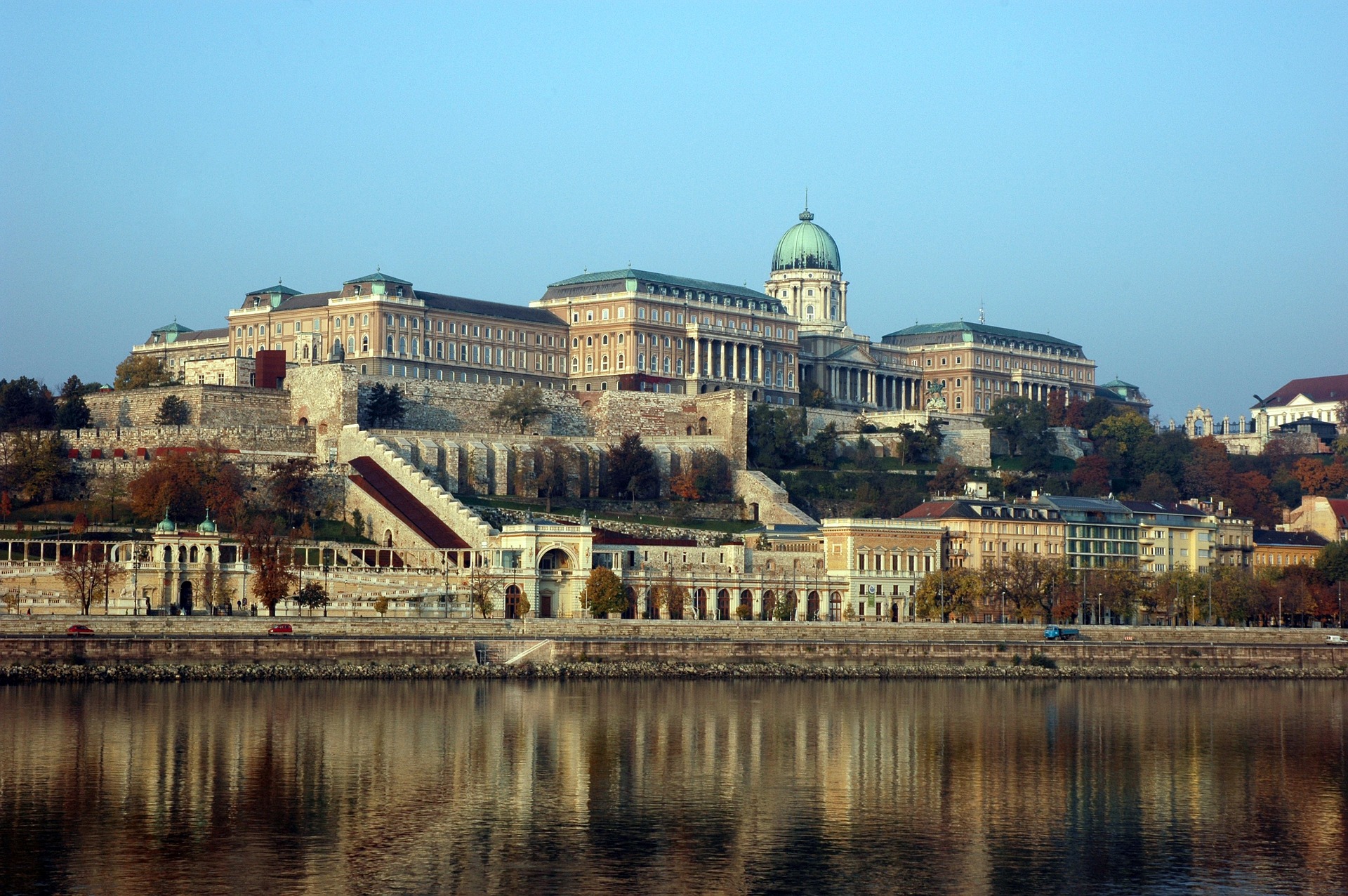 Budapest - image by janosvirag @ pixabay.com