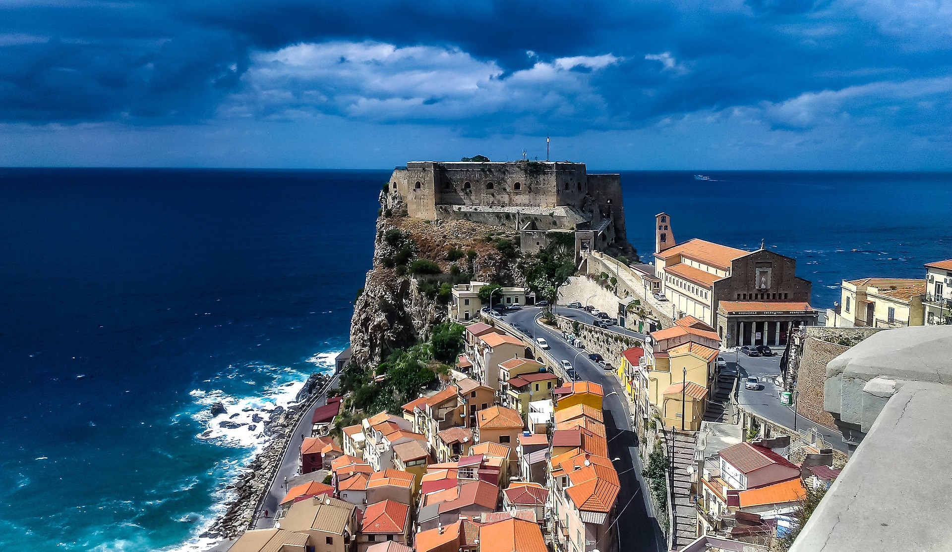 Calabria Tropea - image by Walkerssk @ pixabay.com